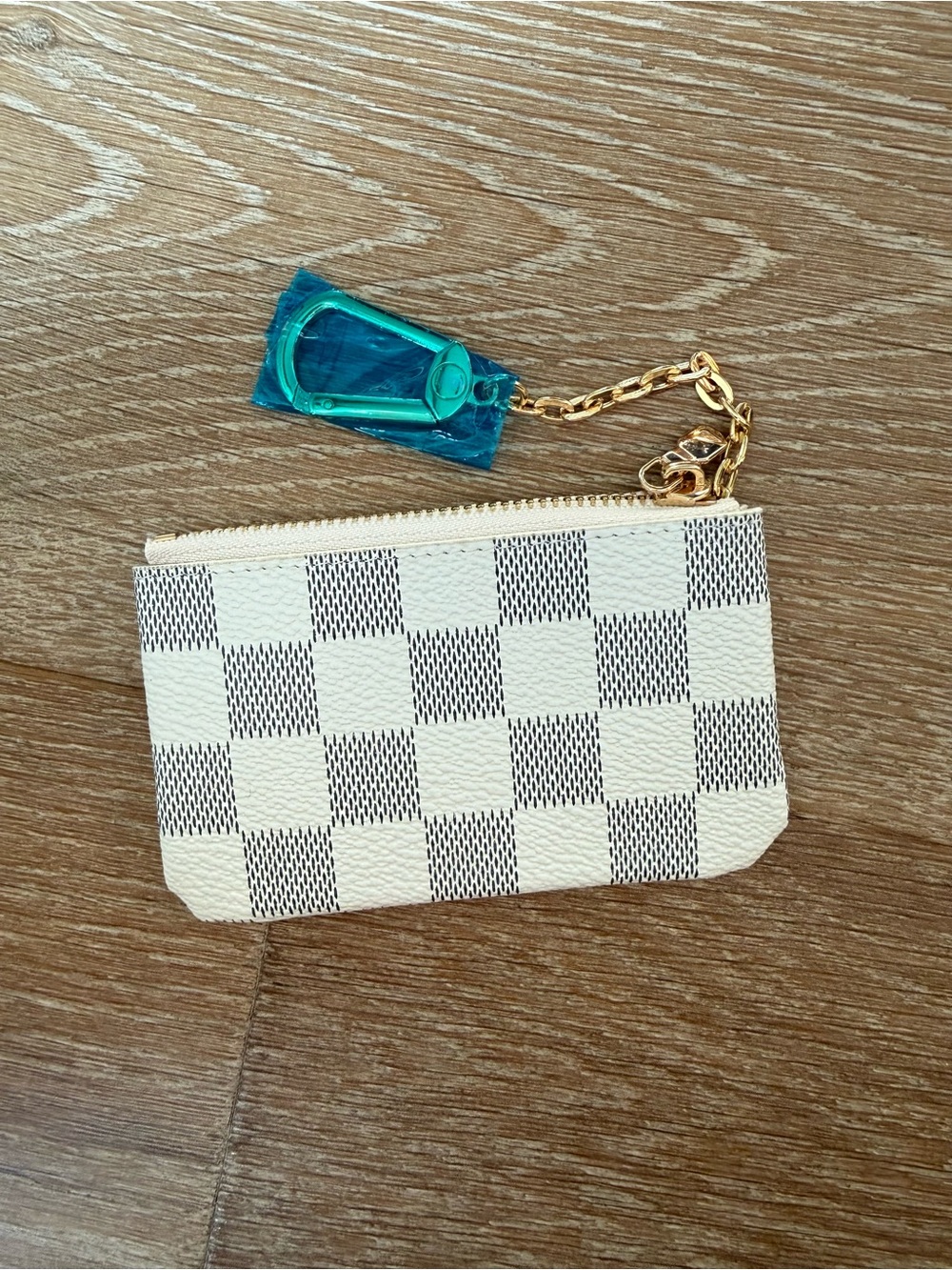 Amazon Checkered Zip Key Card Holder - Cream & Gray with Gold Chain